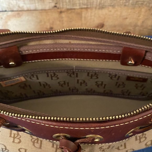 Vintage Dooney & Bourke Tan Signature Jacquard Small Hobo Bag - Picture 9 of 14
